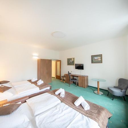 Hotel Bergwirt Schoenbrunn Bécs Kültér fotó