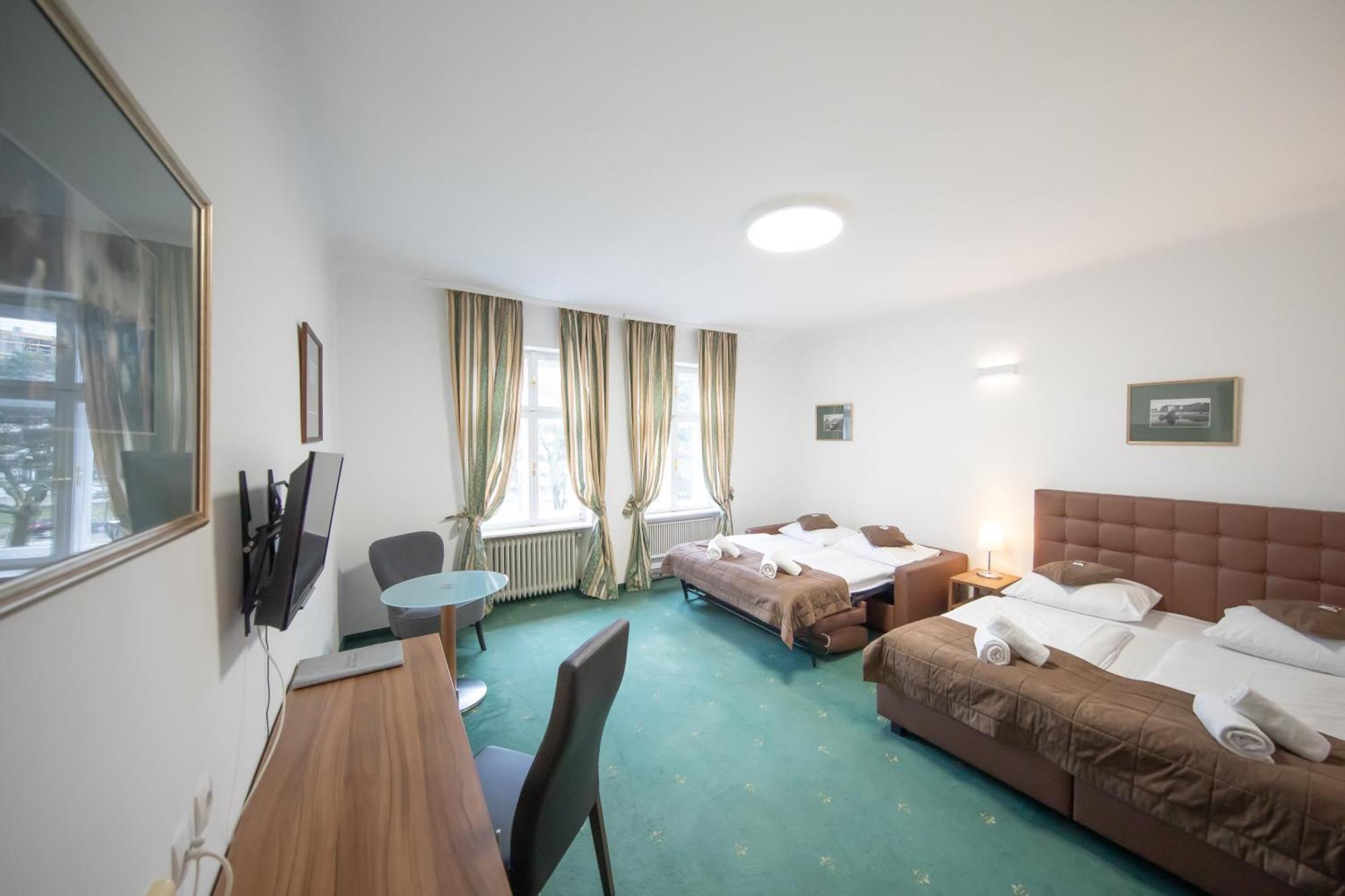 Hotel Bergwirt Schoenbrunn Bécs Kültér fotó