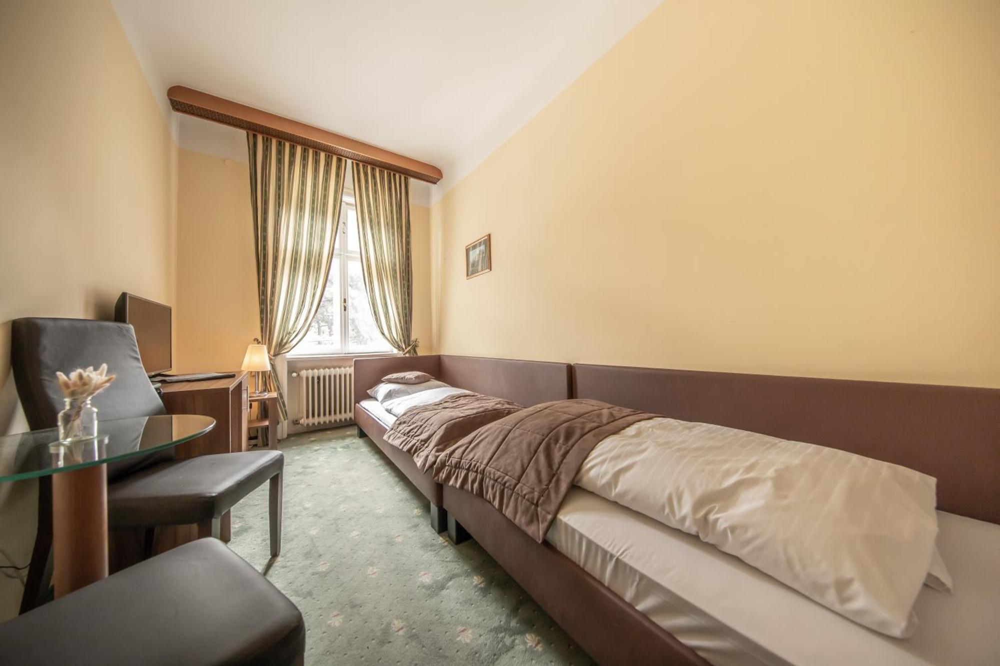 Hotel Bergwirt Schoenbrunn Bécs Kültér fotó