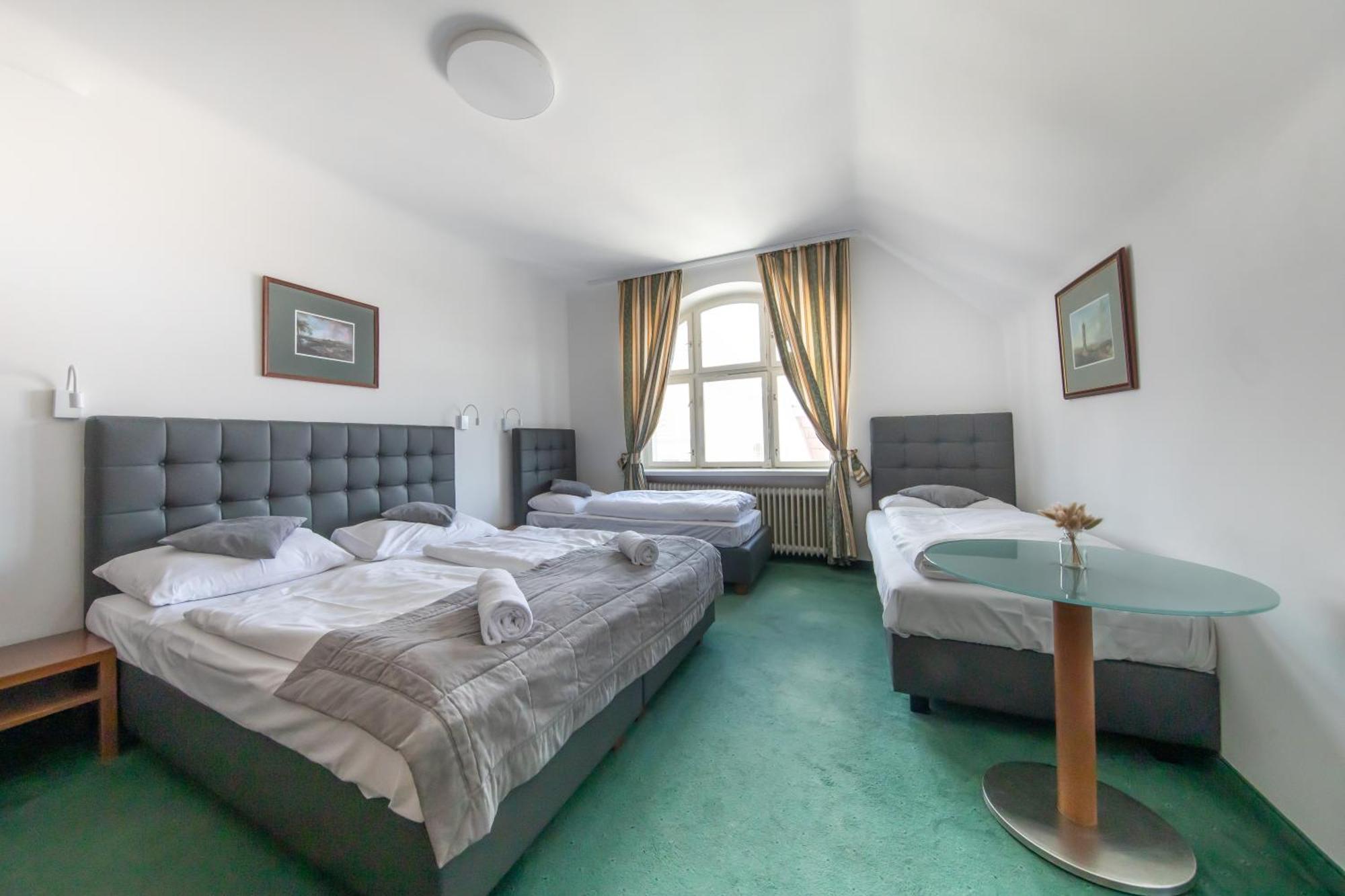 Hotel Bergwirt Schoenbrunn Bécs Kültér fotó