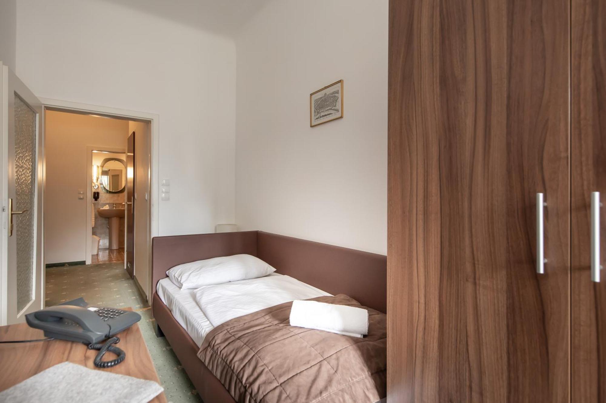 Hotel Bergwirt Schoenbrunn Bécs Kültér fotó