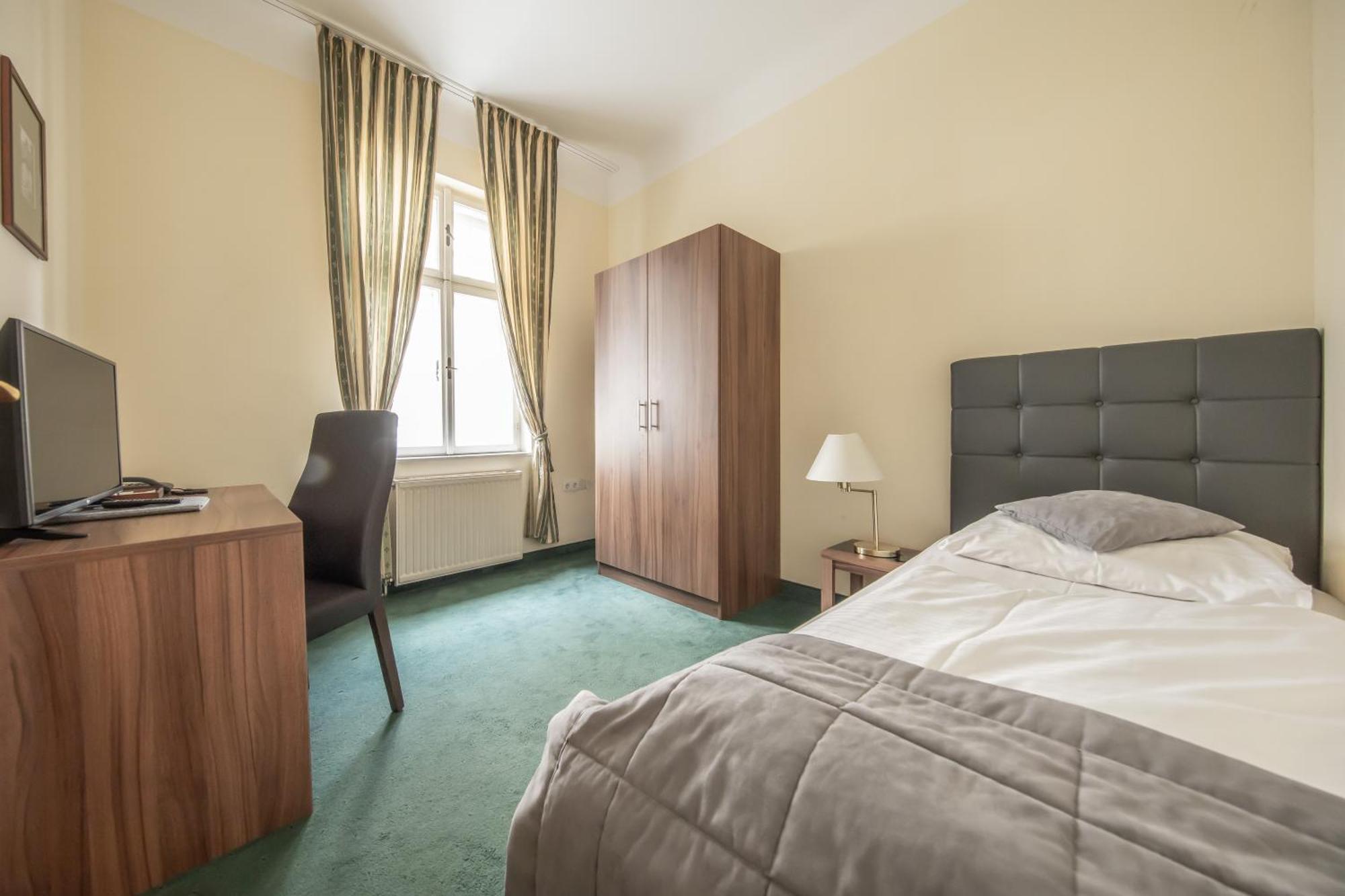 Hotel Bergwirt Schoenbrunn Bécs Kültér fotó