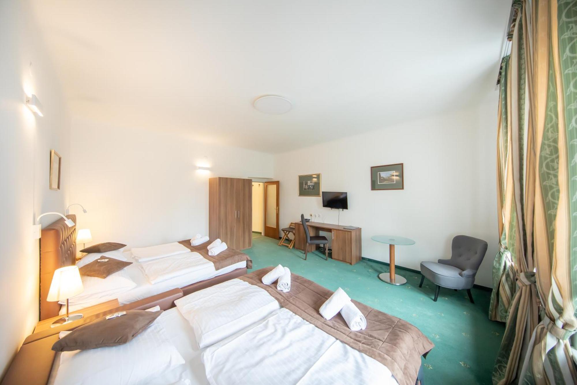 Hotel Bergwirt Schoenbrunn Bécs Kültér fotó