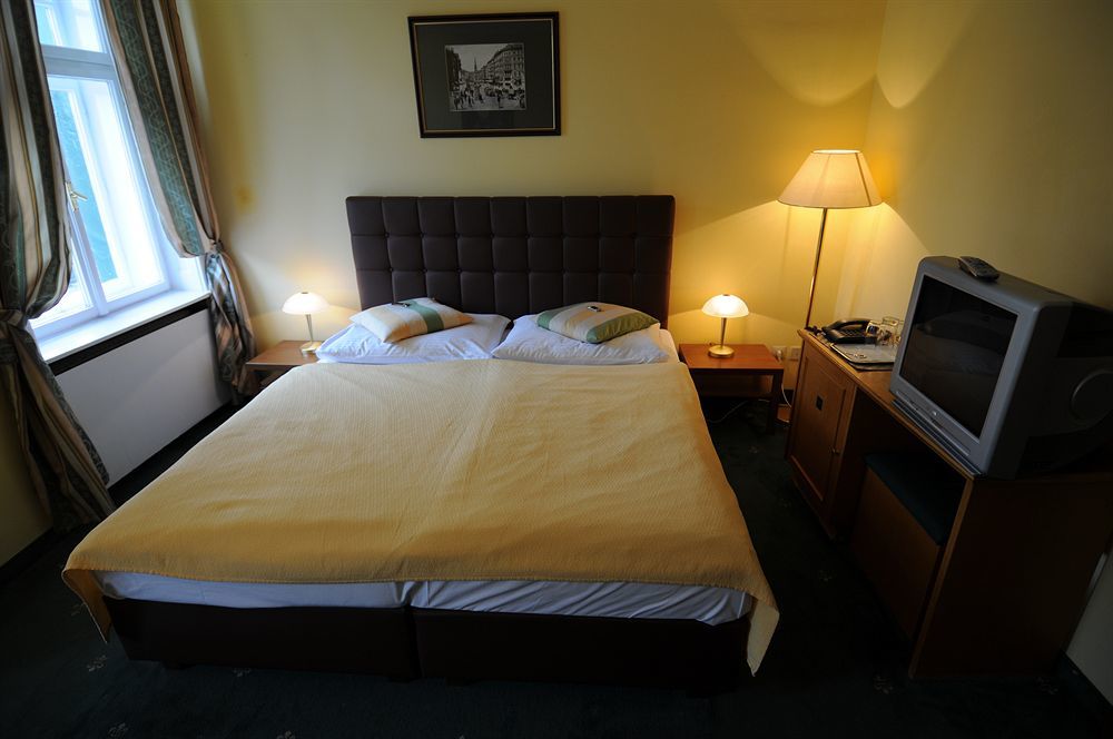 Hotel Bergwirt Schoenbrunn Bécs Kültér fotó